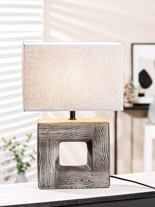 Geometrische Tischlampe in stilvoller Optik