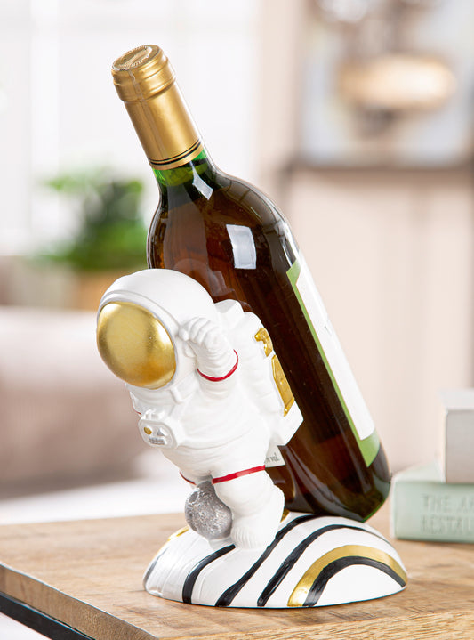 Weinflaschenhalter mit süßem Astronaut